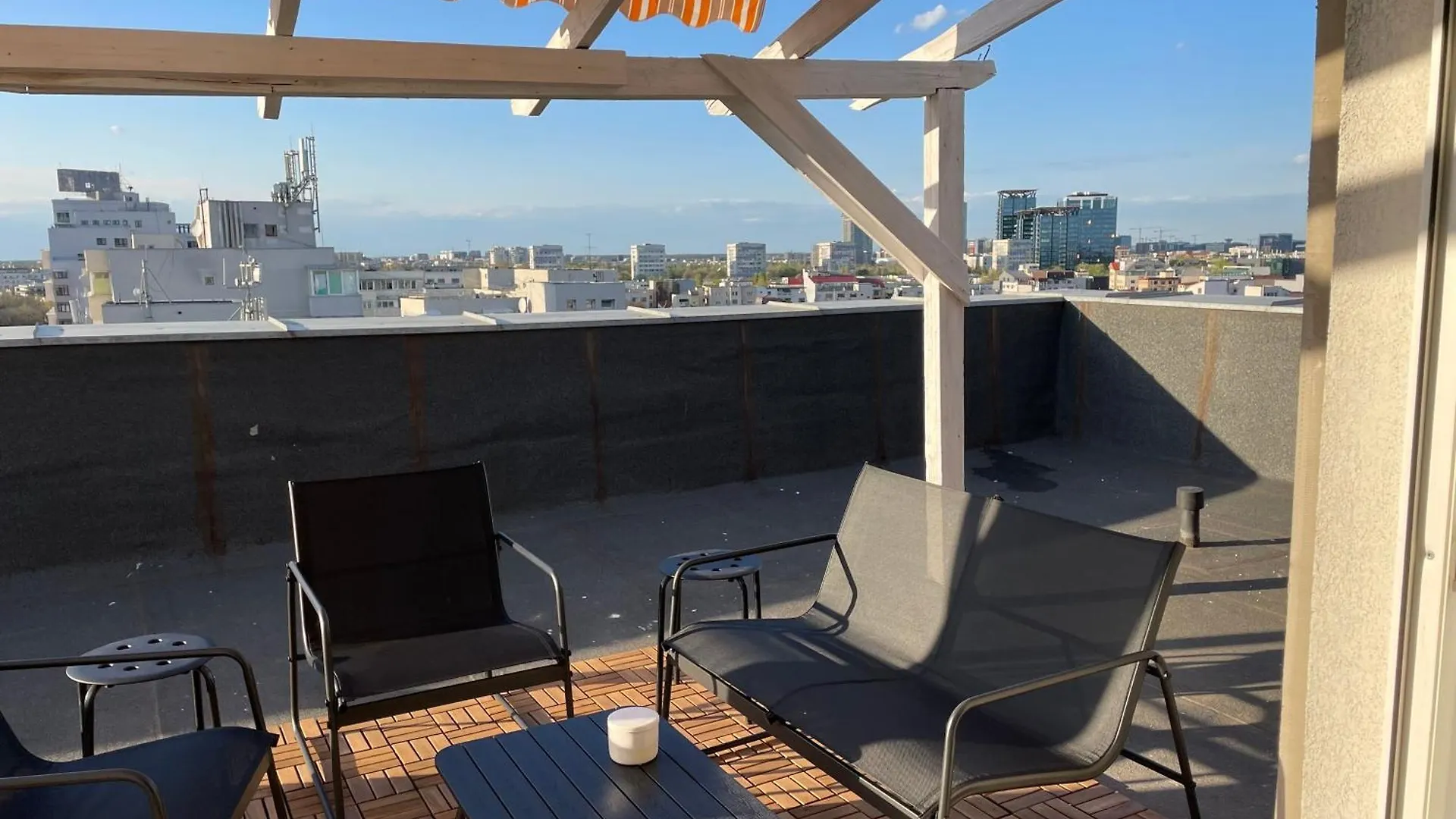 Apartment Let's get on Top Bucharest